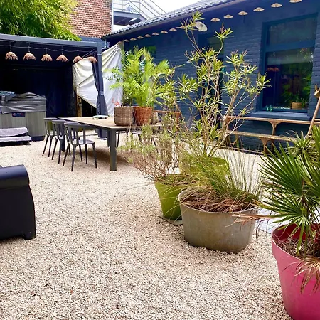 Maisonnette Jacuzzi Exterieur Chauffe 5mn Lille Semesterbostad *